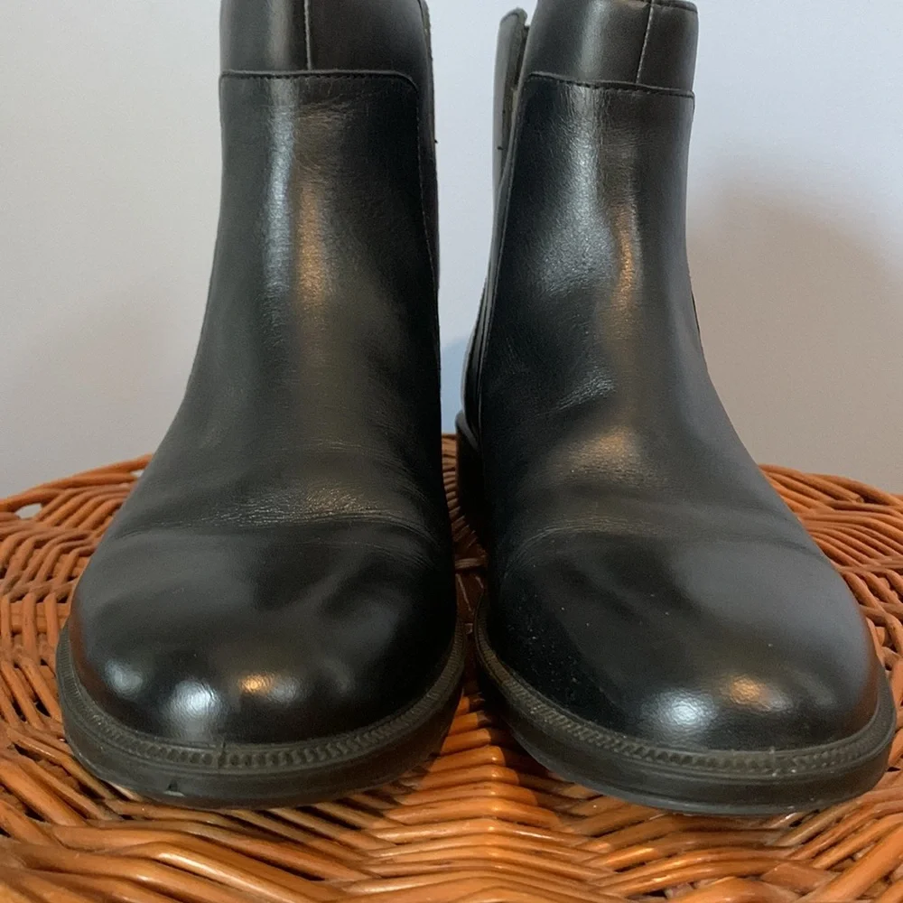 Umberto Rafini Black Leather Upper Furry Lined Ankle Boot Size 39 US Siz…